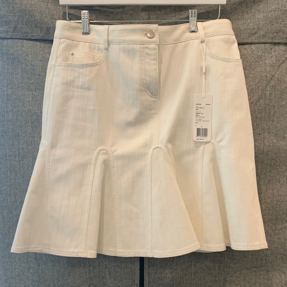NWT. AKRIS Women’s Cream Flared Panel Skirt. Size 10